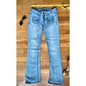 American Eagle / Button Up / Flare / Light Wash Jeans Size 0